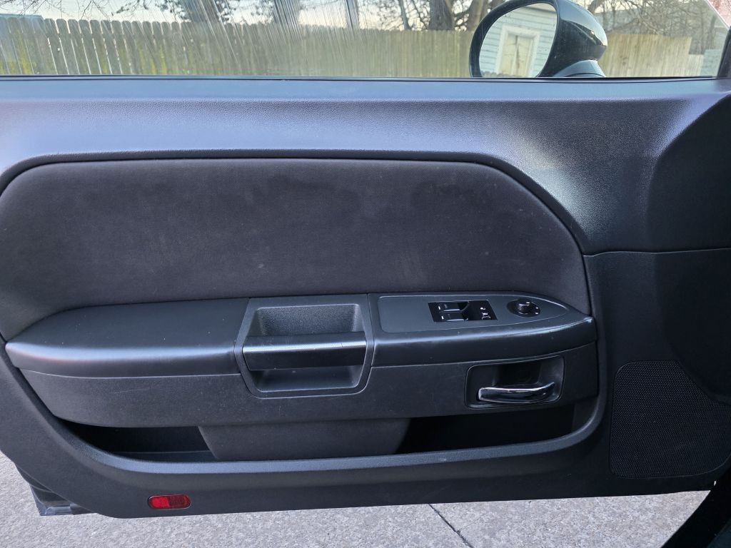 2014 Dodge Challenger Image 11