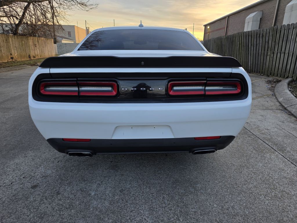 2016 Dodge Challenger Image 4