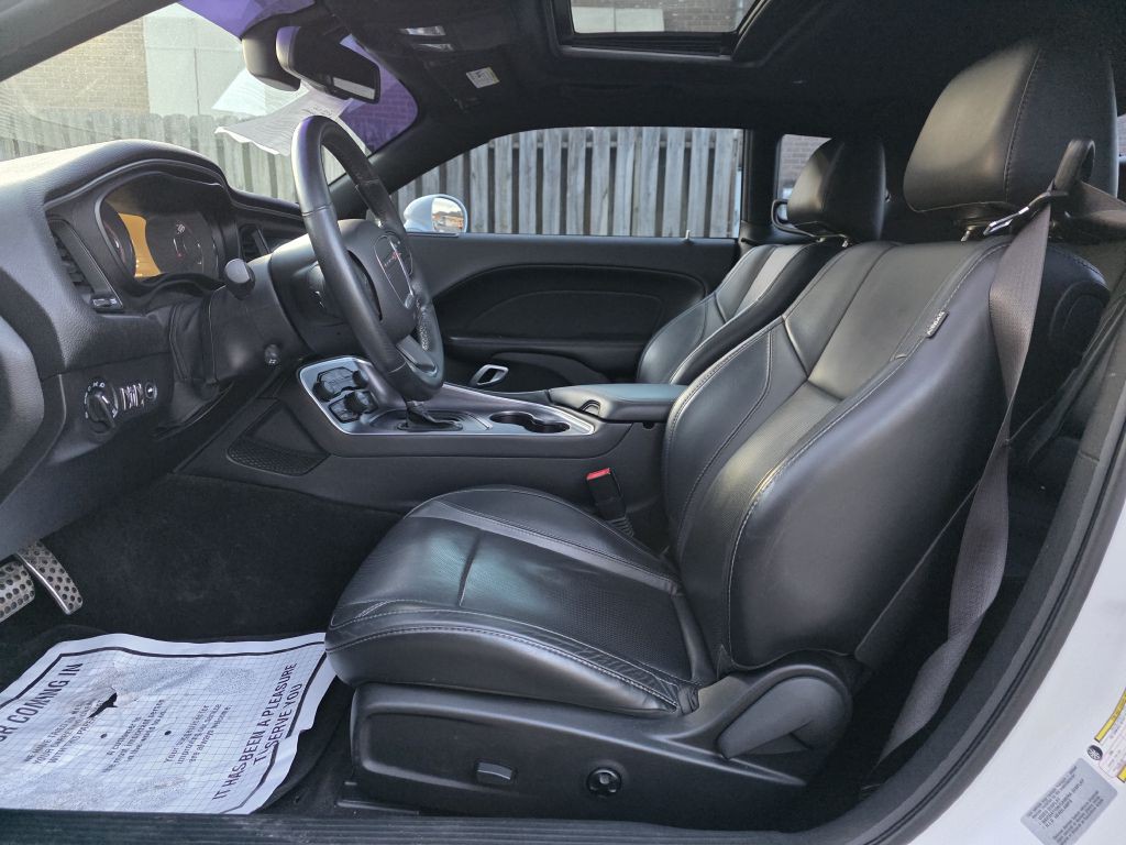 2016 Dodge Challenger Image 11