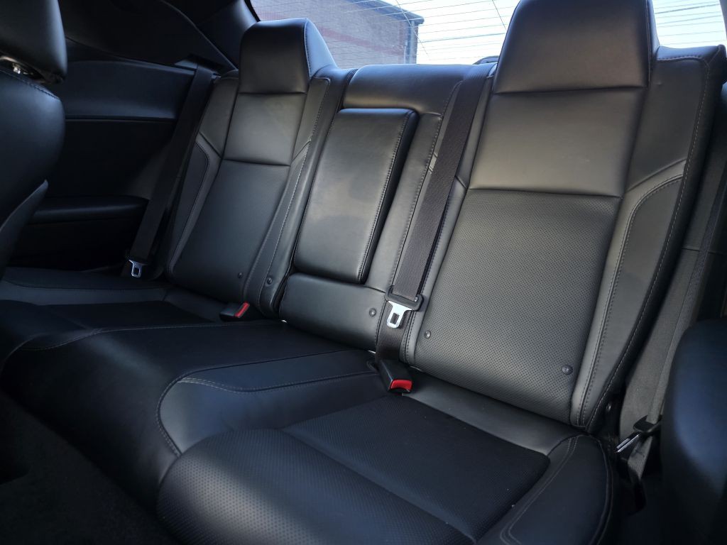 2016 Dodge Challenger Image 15