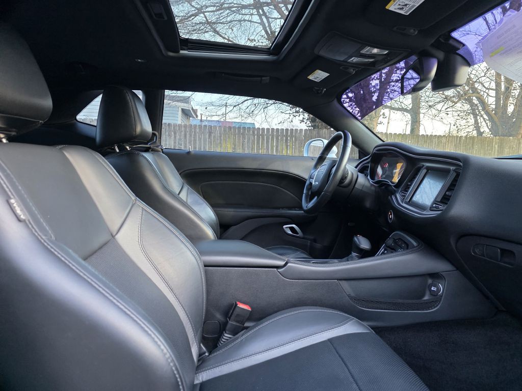 2016 Dodge Challenger Image 17