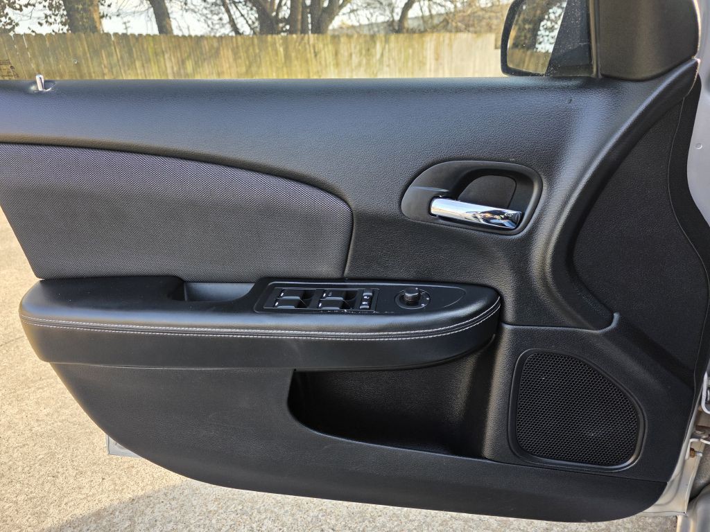 2012 Dodge Avenger Image 11