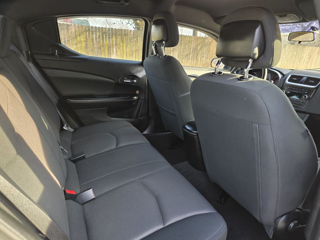 2012 Dodge Avenger Image 16