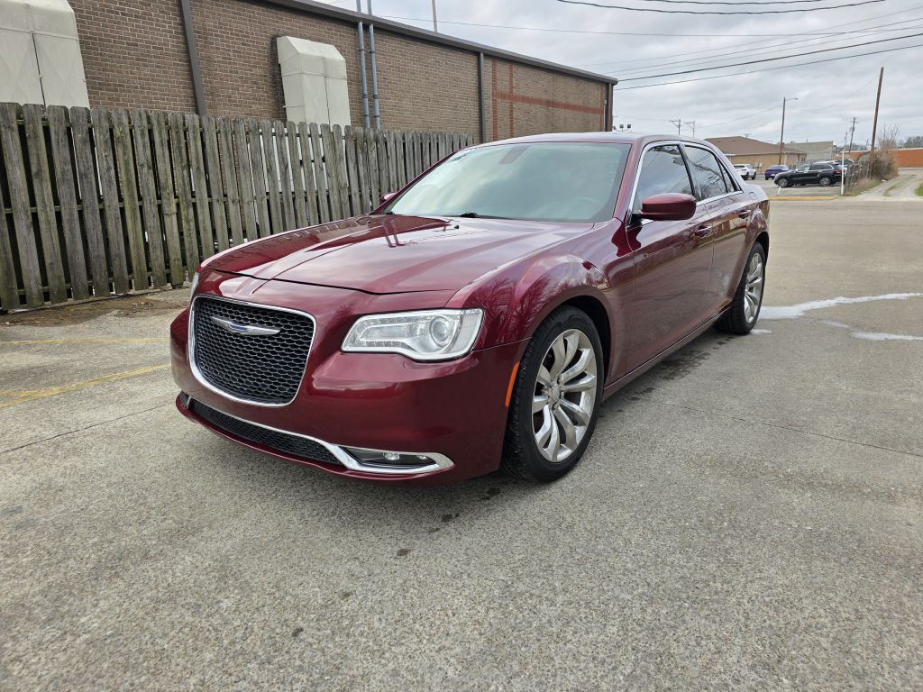 2017 Chrysler 300 Image 1