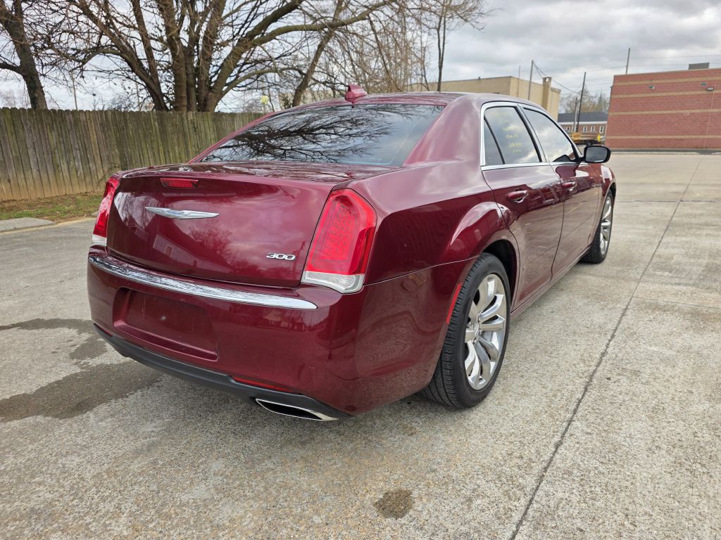 2017 Chrysler 300 Image 5