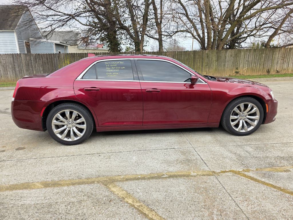 2017 Chrysler 300 Image 6
