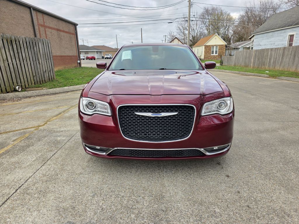 2017 Chrysler 300 Image 8