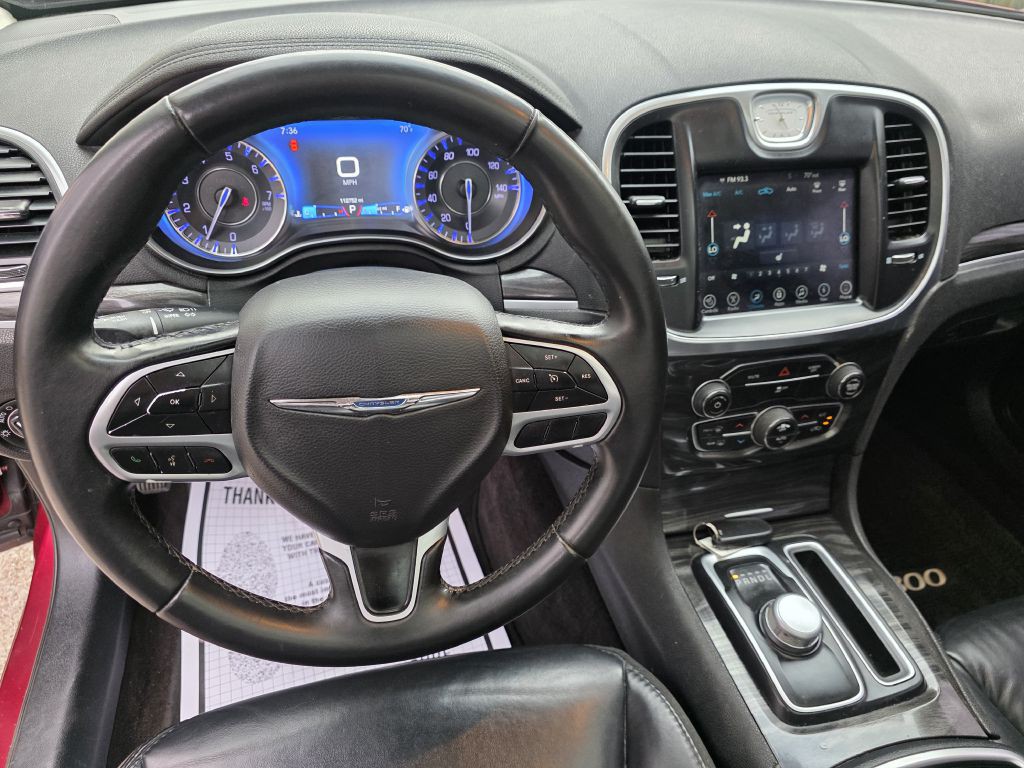 2017 Chrysler 300 Image 11
