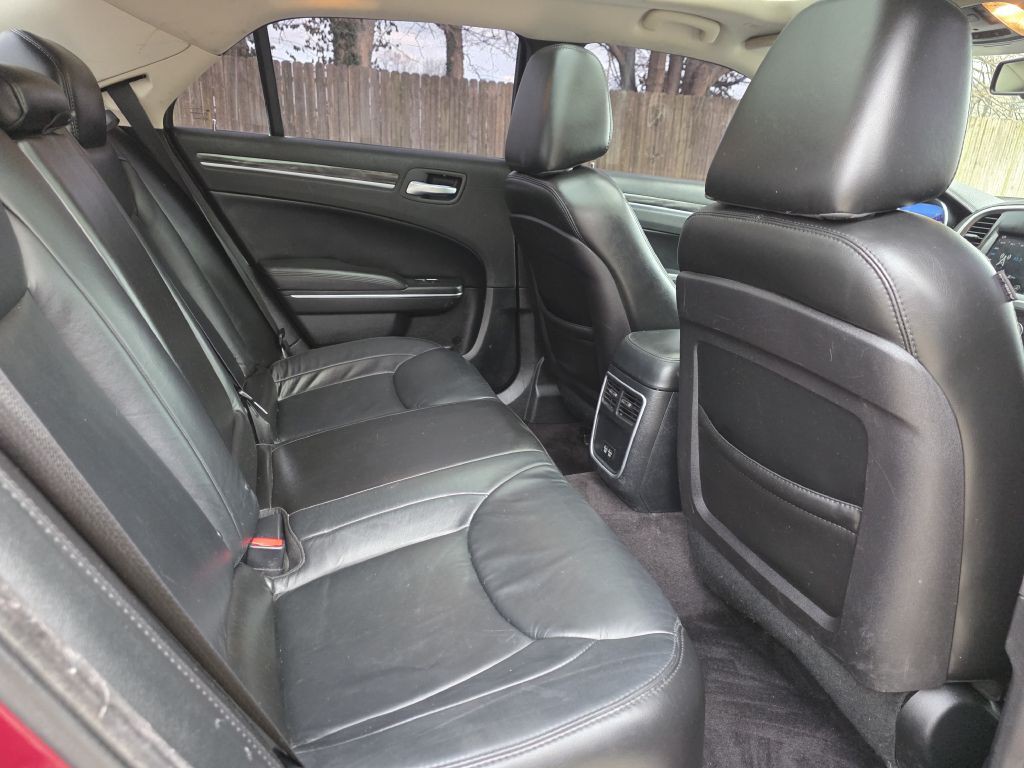 2017 Chrysler 300 Image 16