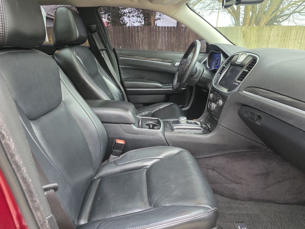 2017 Chrysler 300 Image 18