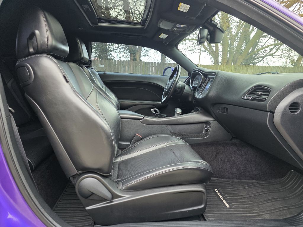 2016 Dodge Challenger Image 9