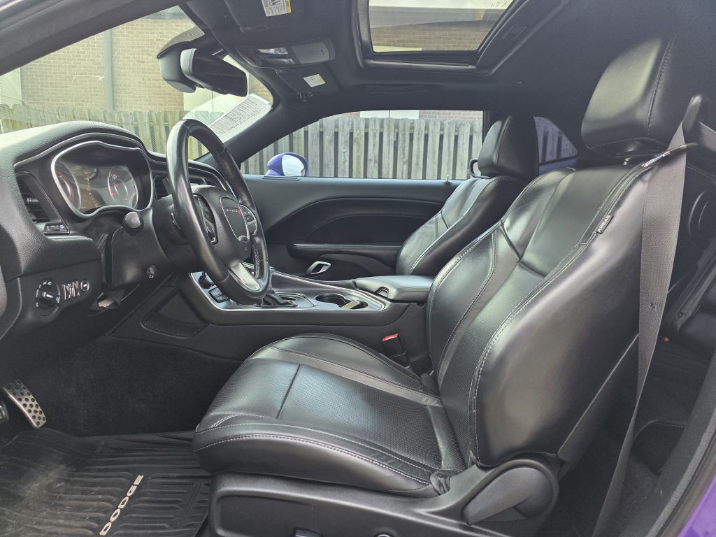 2016 Dodge Challenger Image 12