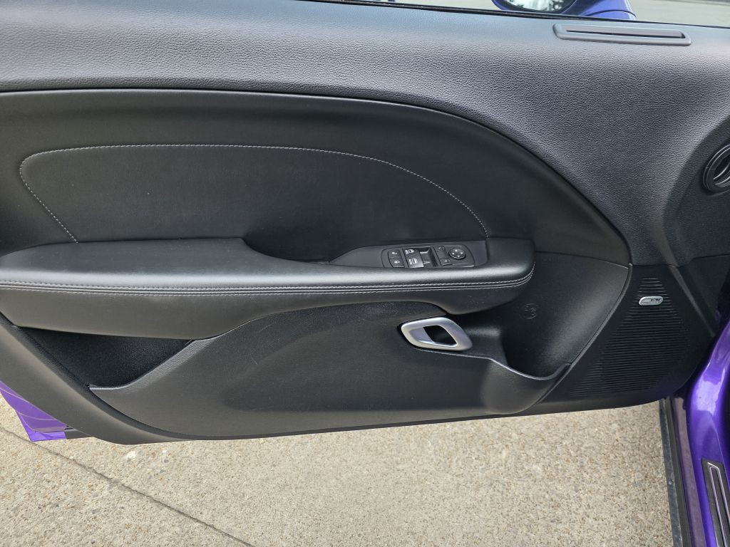 2016 Dodge Challenger Image 13