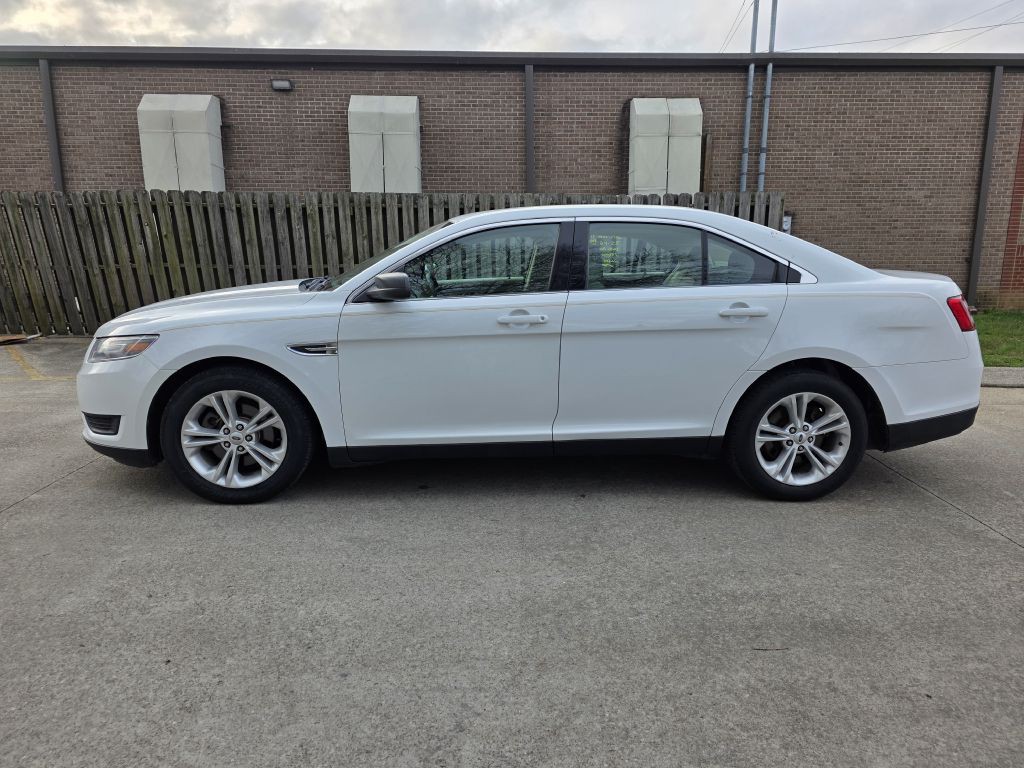 2015 Ford Taurus Image 2