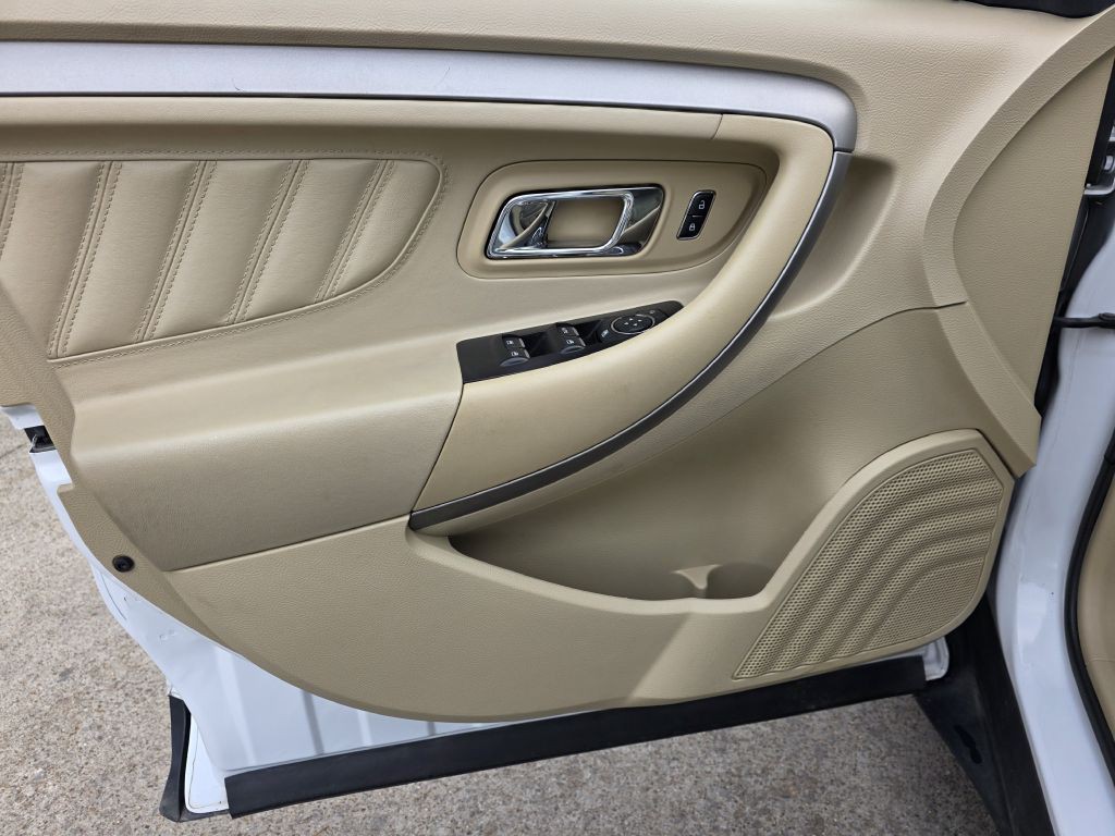 2015 Ford Taurus Image 15