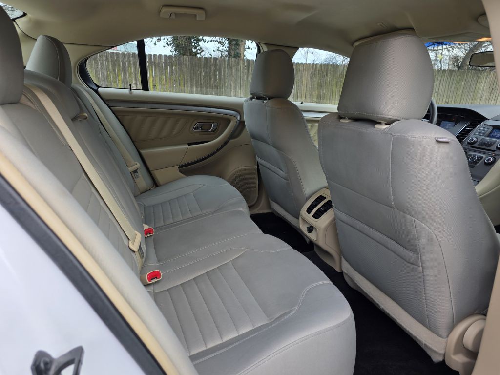 2015 Ford Taurus Image 16
