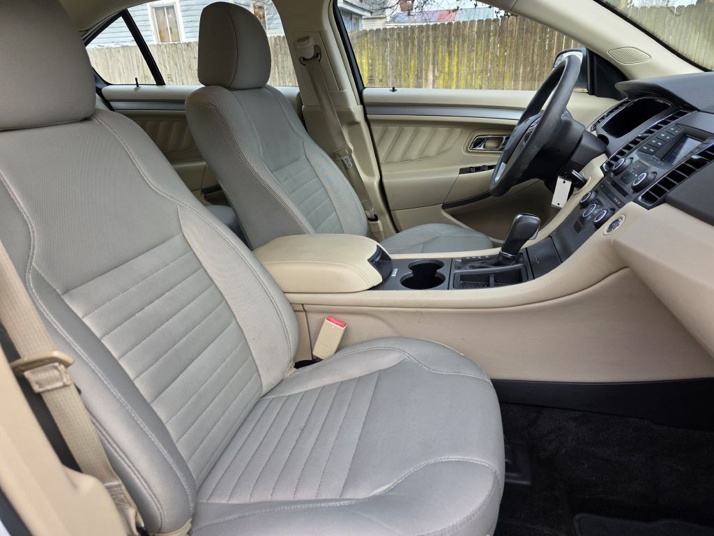 2015 Ford Taurus Image 17