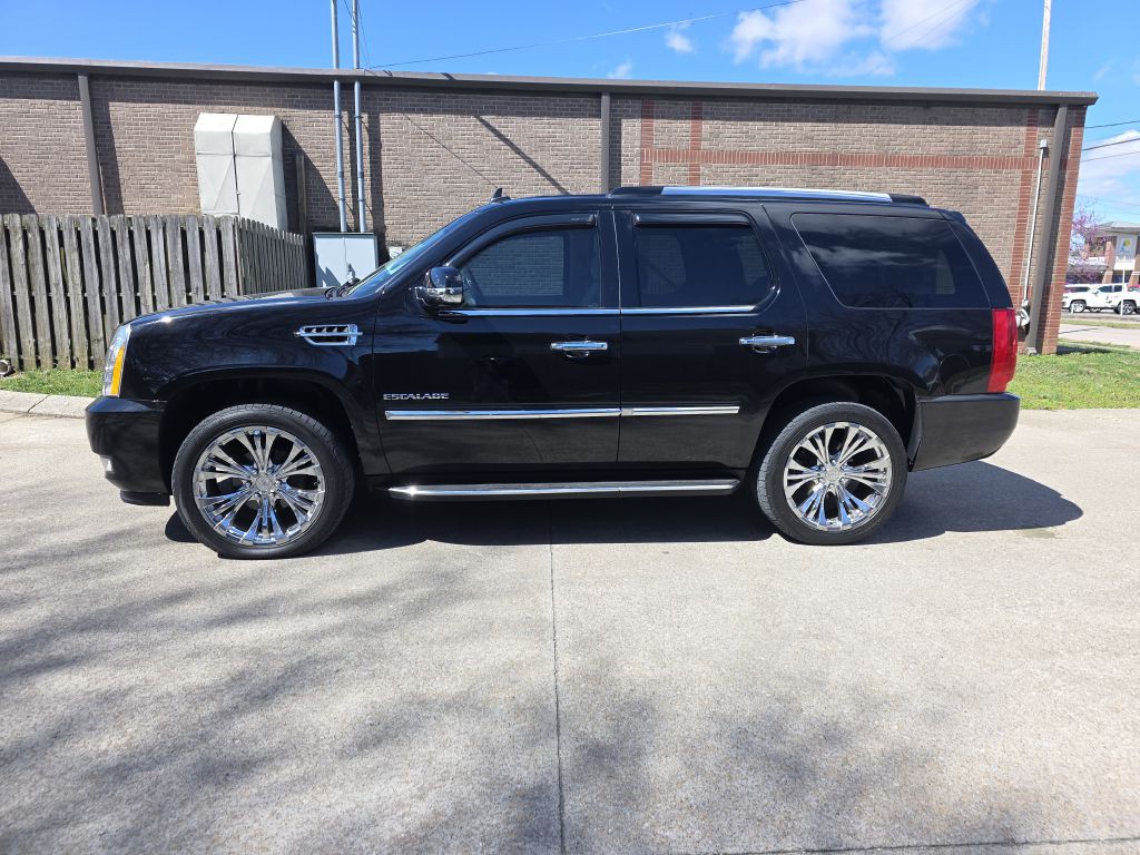 2013 Cadillac Escalade Image 2