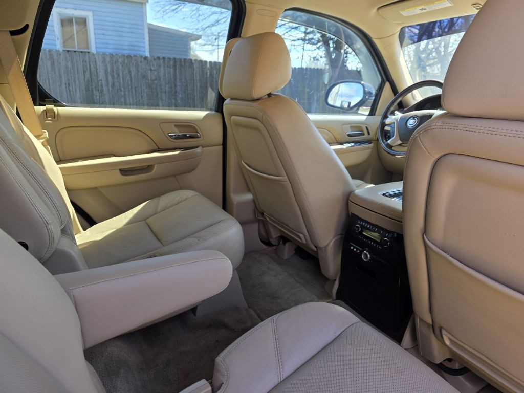 2013 Cadillac Escalade Image 12