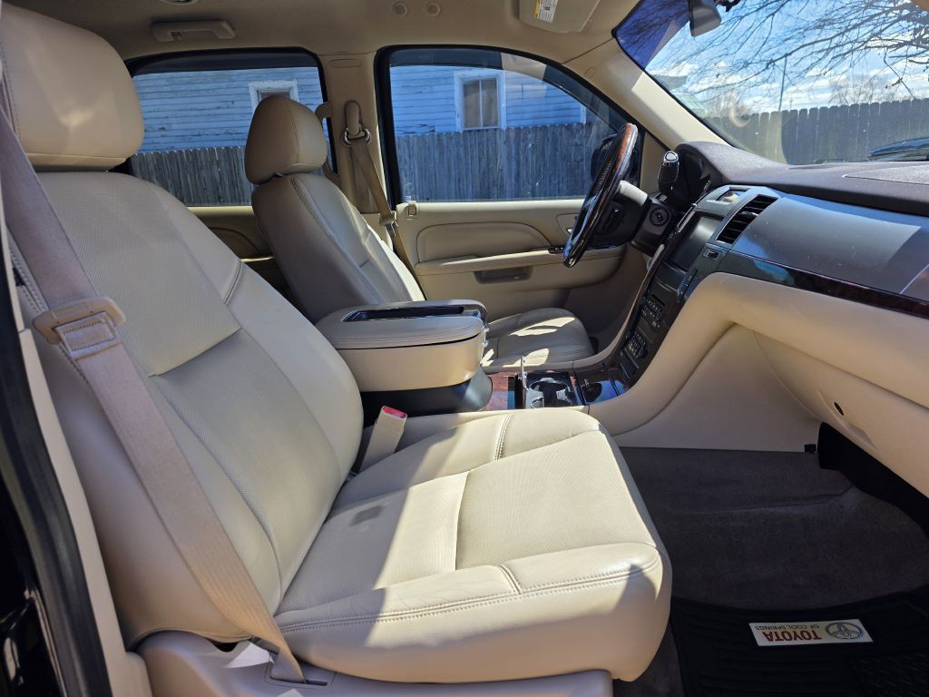 2013 Cadillac Escalade Image 15