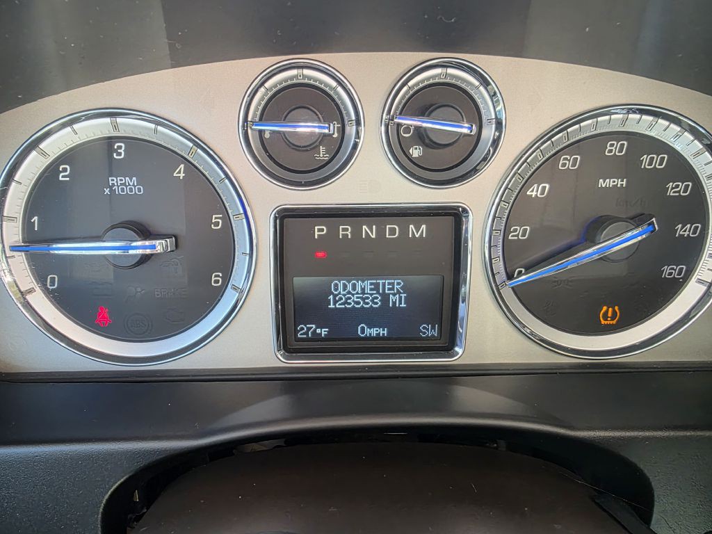 2013 Cadillac Escalade Image 17