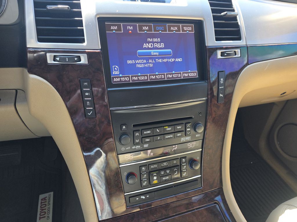 2013 Cadillac Escalade Image 18