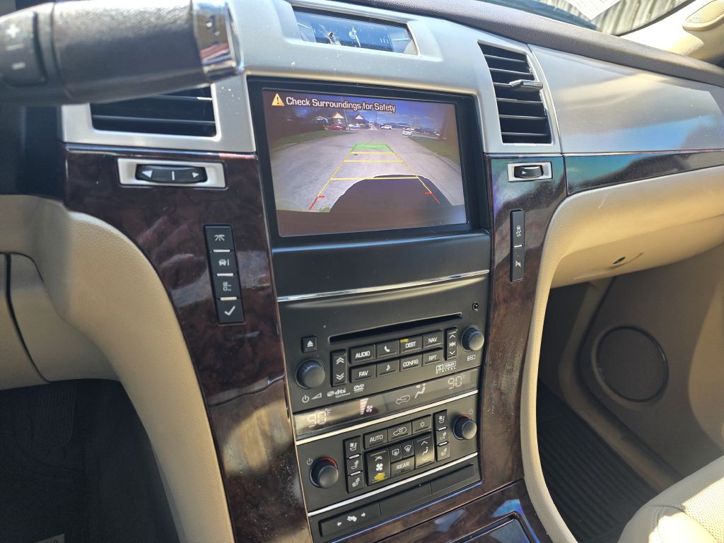 2013 Cadillac Escalade Image 19