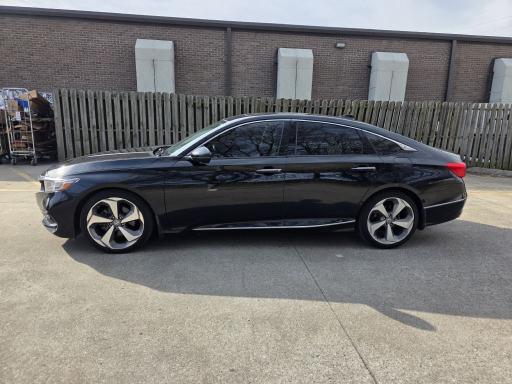 2018 Honda Accord Image 2