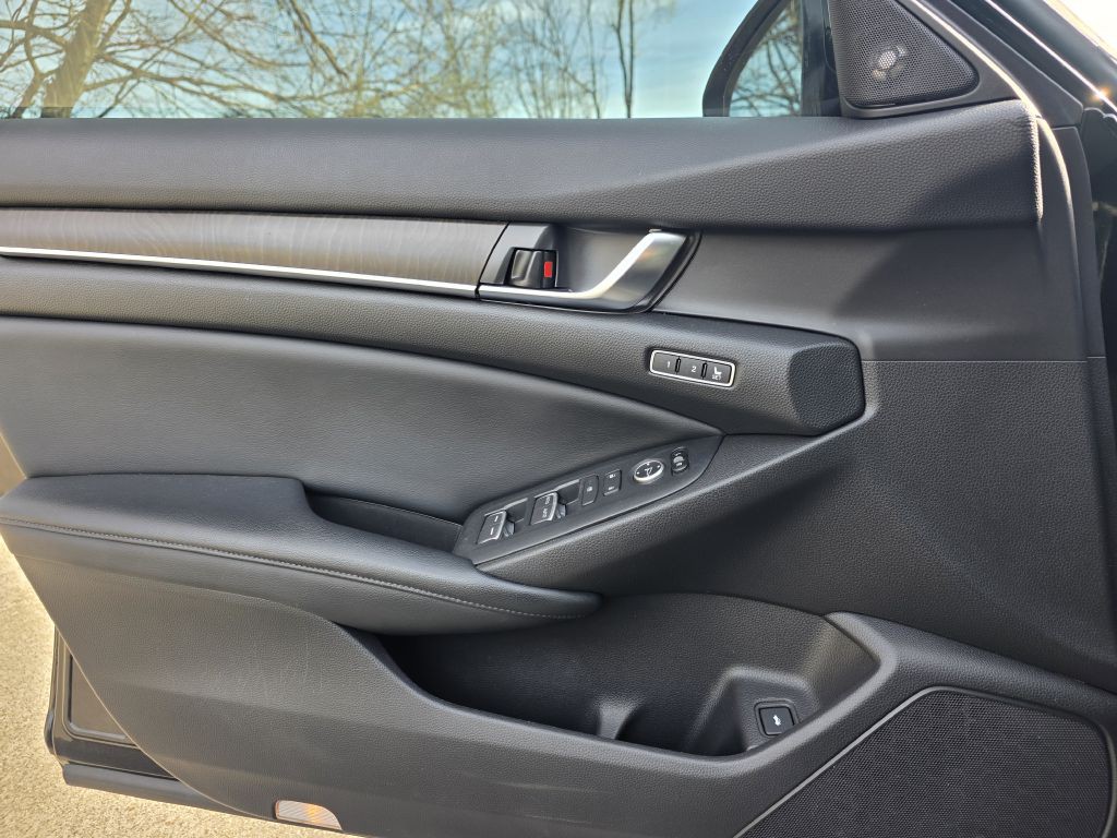 2018 Honda Accord Image 11