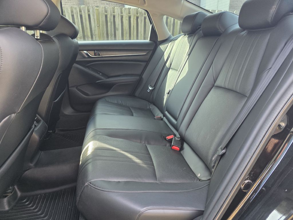 2018 Honda Accord Image 16