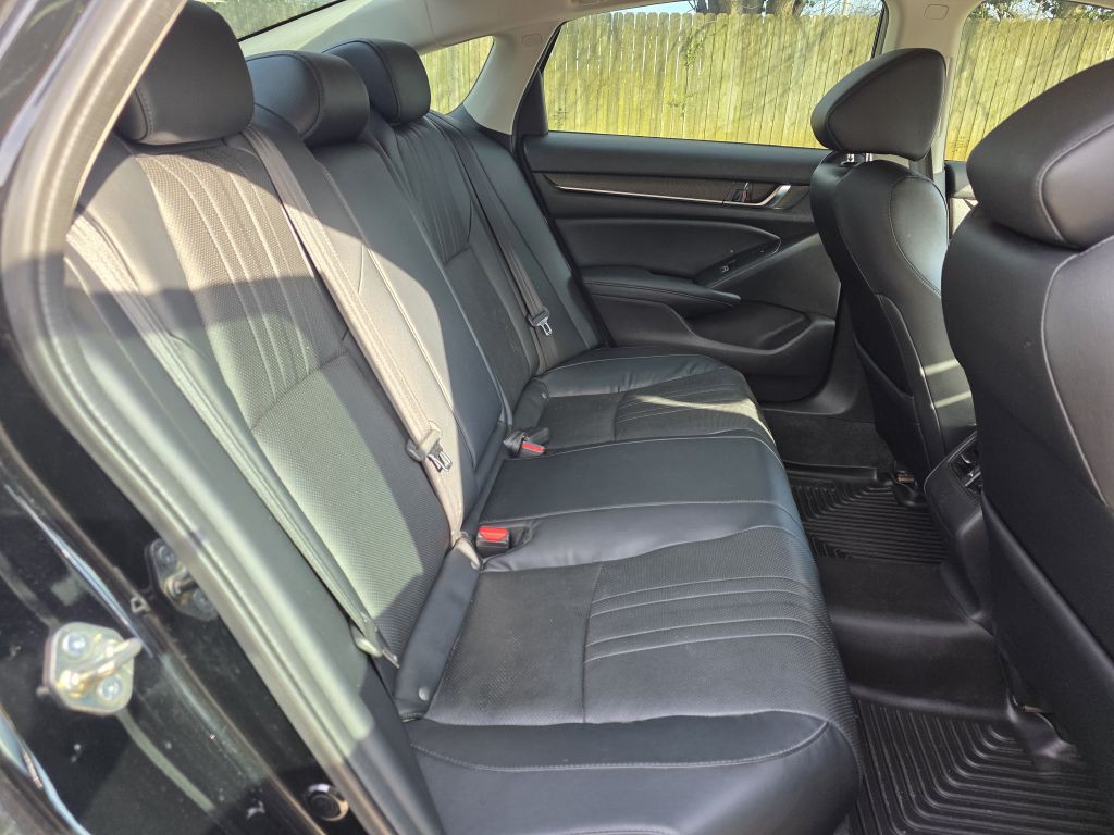 2018 Honda Accord Image 17