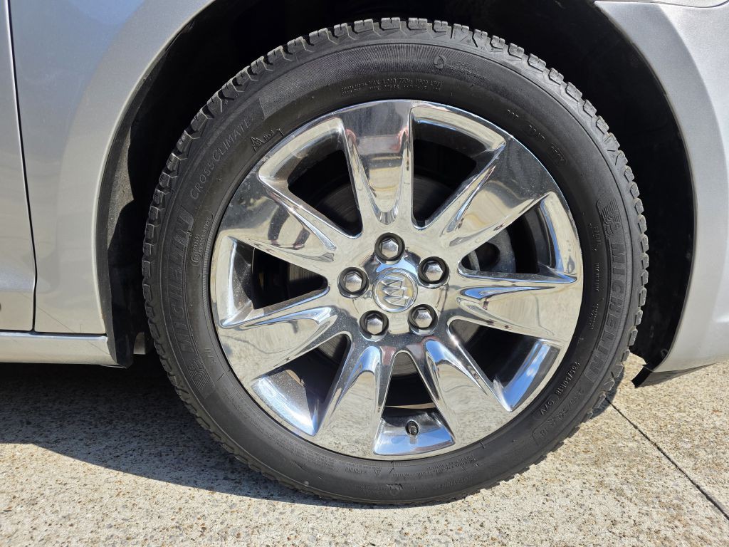 2013 Buick Lacrosse Image 8