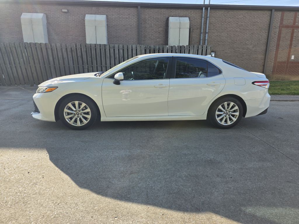 2019 Toyota Camry Image 2