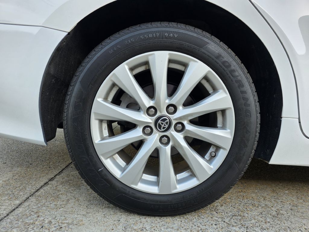 2019 Toyota Camry Image 9