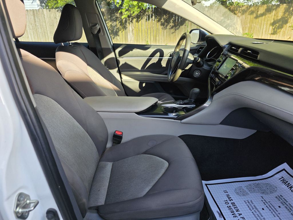 2019 Toyota Camry Image 11