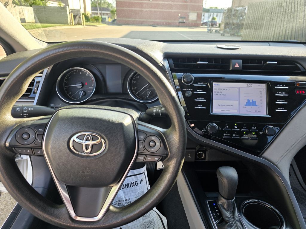 2019 Toyota Camry Image 16