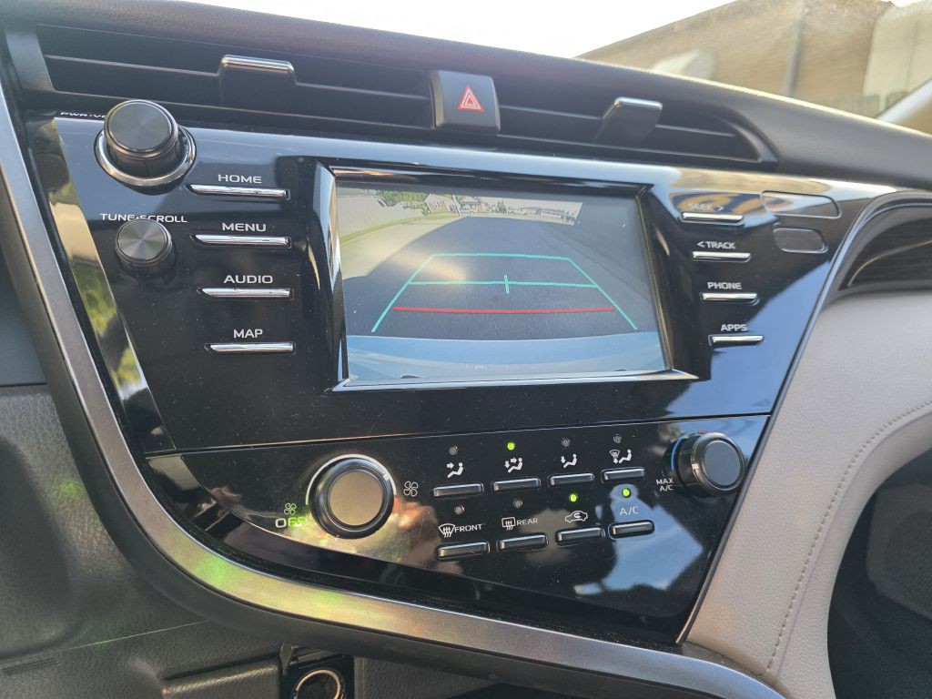 2019 Toyota Camry Image 17