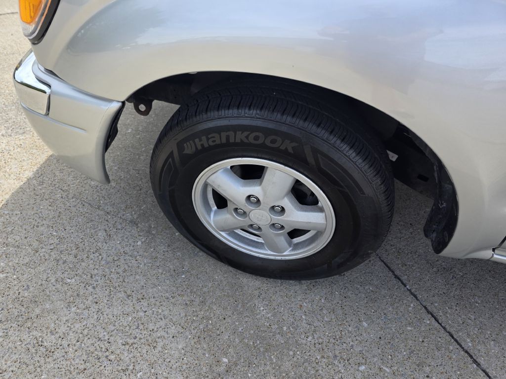 2000 Toyota Tacoma Image 4