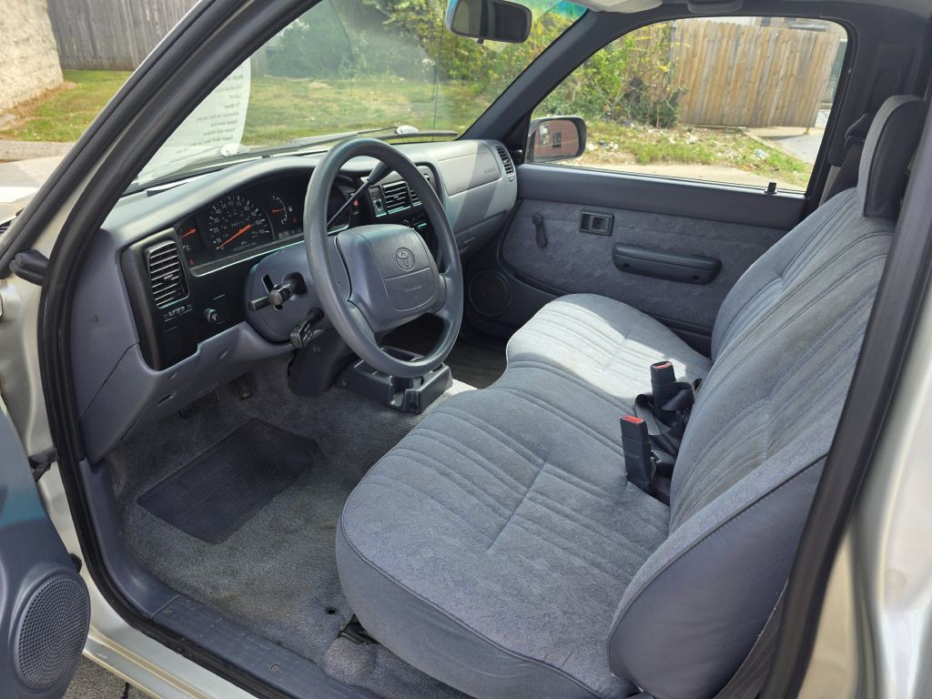 2000 Toyota Tacoma Image 8