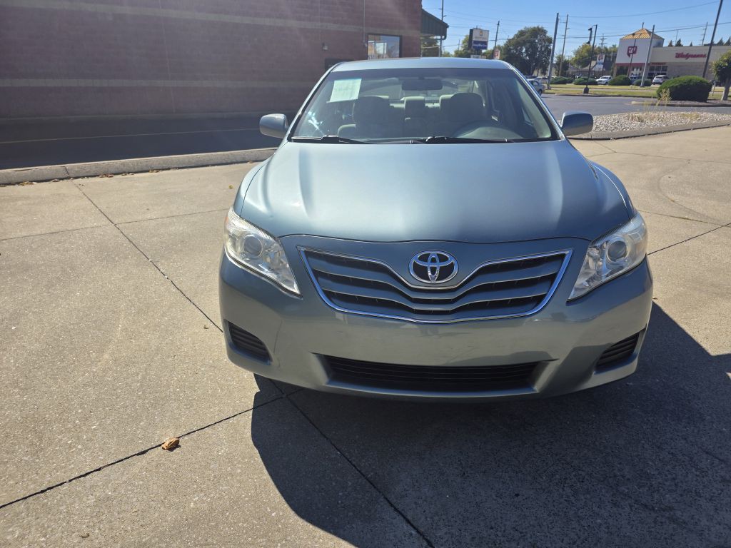 2011 Toyota Camry Image 2