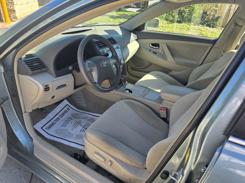 2011 Toyota Camry Image 5
