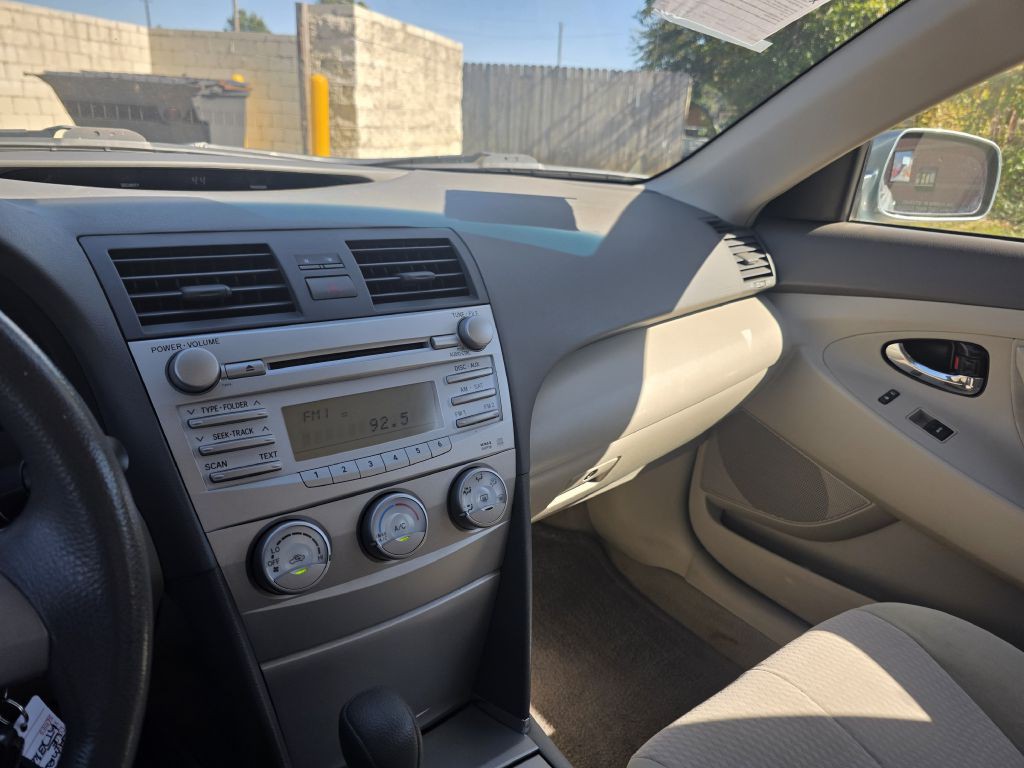 2011 Toyota Camry Image 10