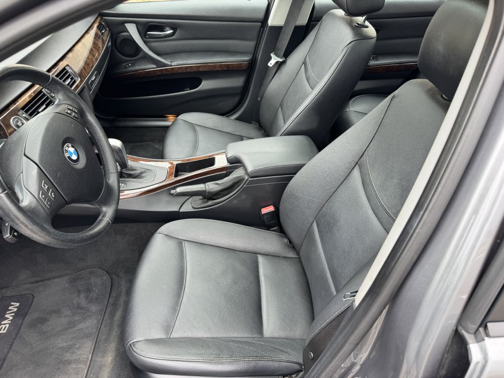 2011 BMW 3 Series Image 3