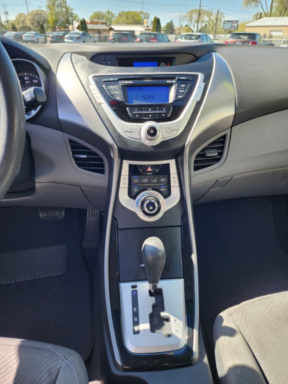 2011 Hyundai Elantra Image 12