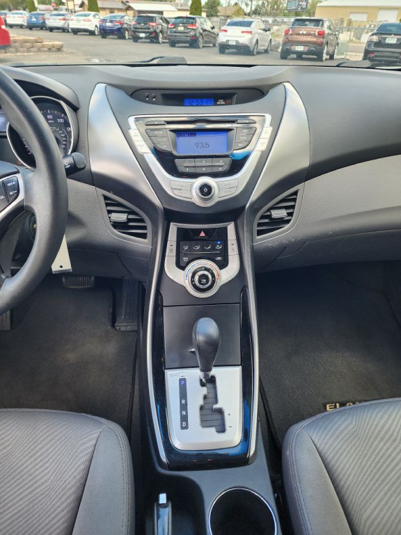 2012 Hyundai Elantra Image 11