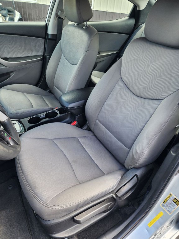 2012 Hyundai Elantra Image 12