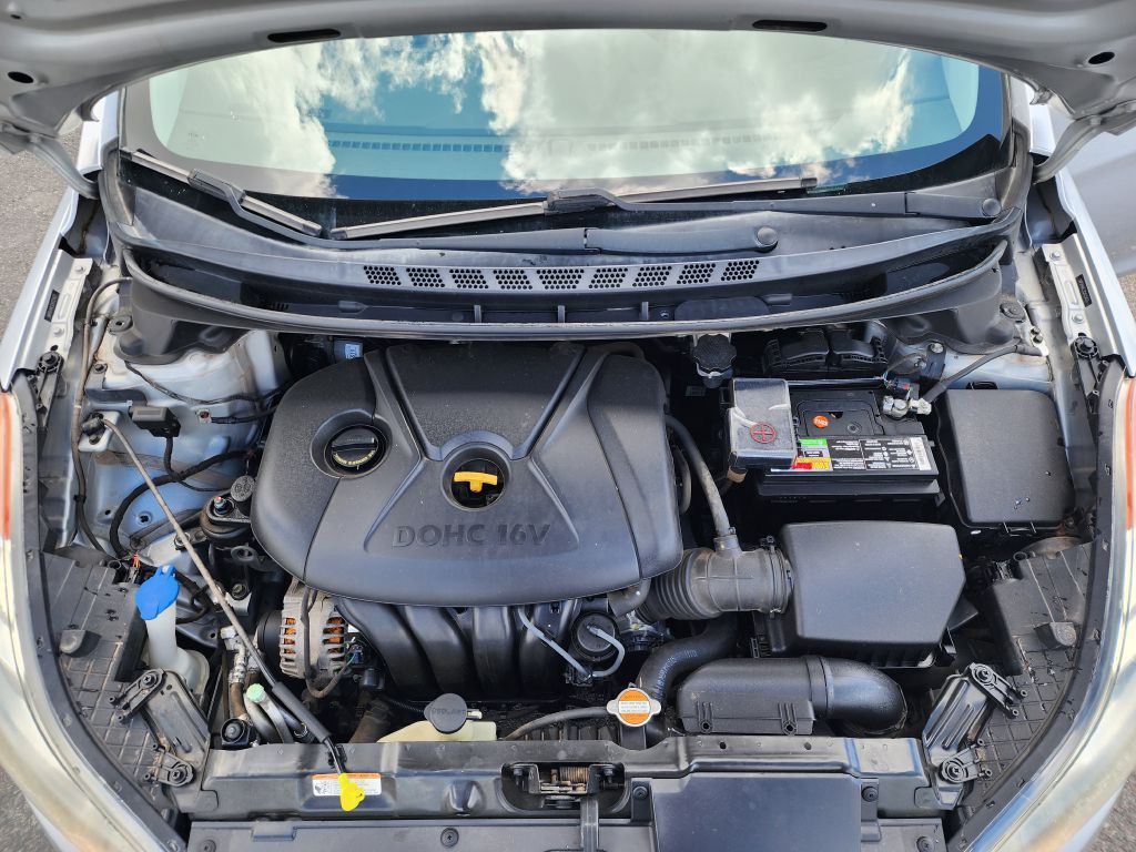 2012 Hyundai Elantra Image 14