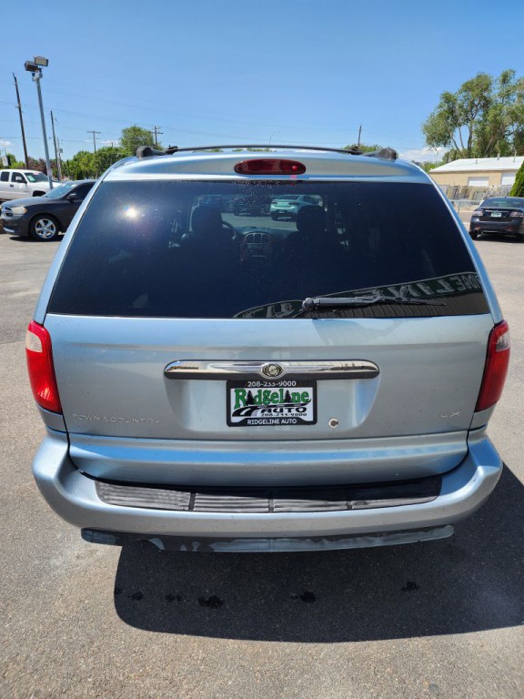 2005 Chrysler Town & Country Image 5