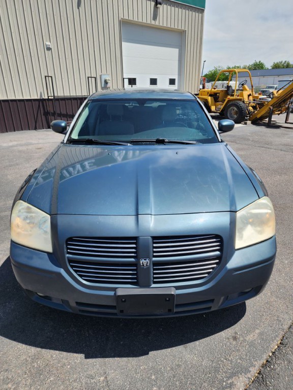2005 Dodge Magnum Image 3