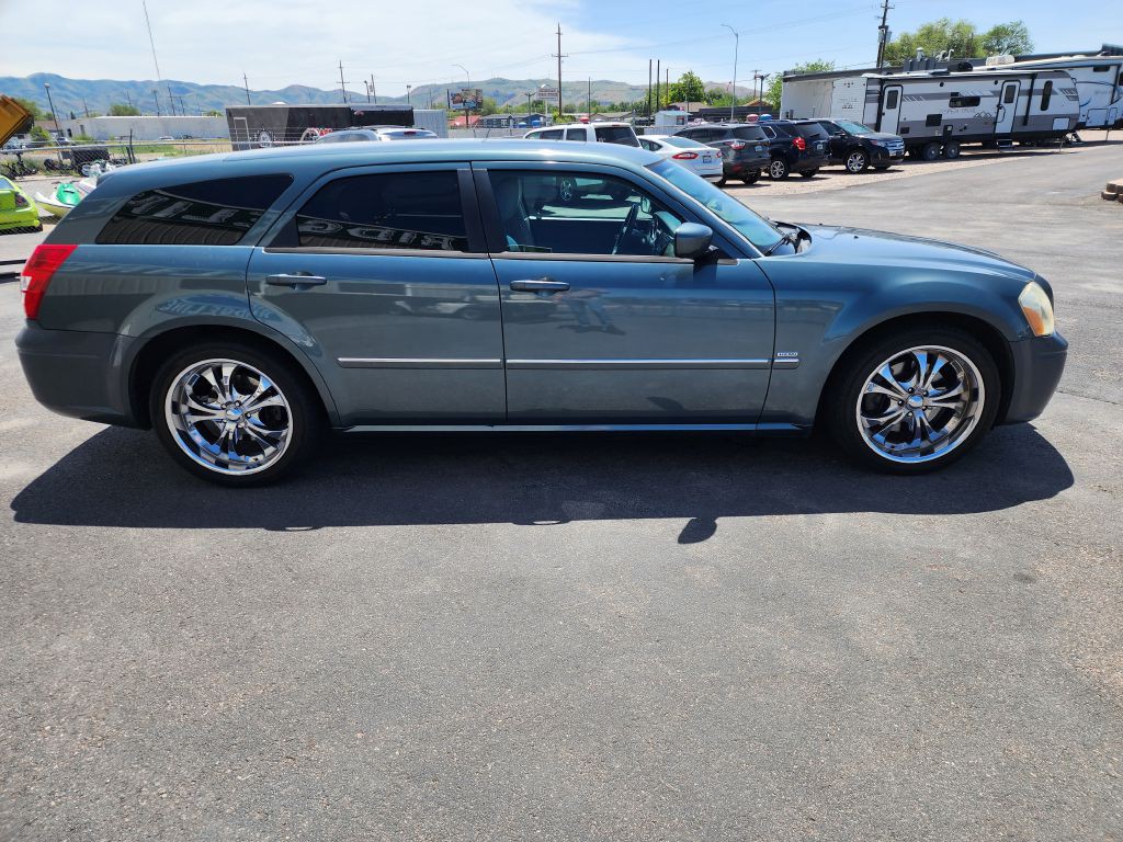 2005 Dodge Magnum Image 4